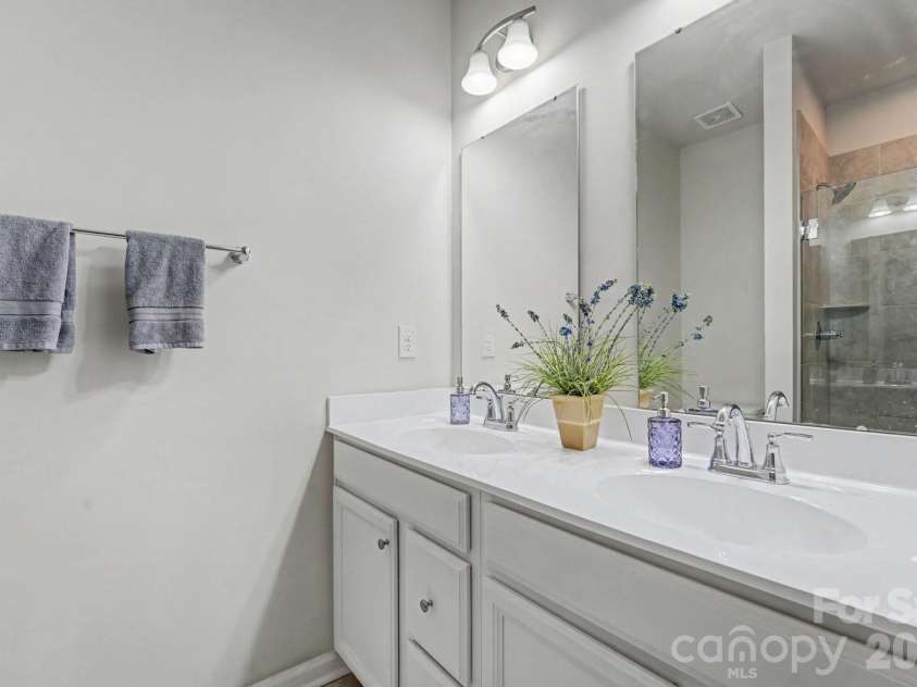 2105 Autumn Olive Lane, Matthews, NC 28104.  MLS# CAR4352199, YatesRealty ID 20121. 