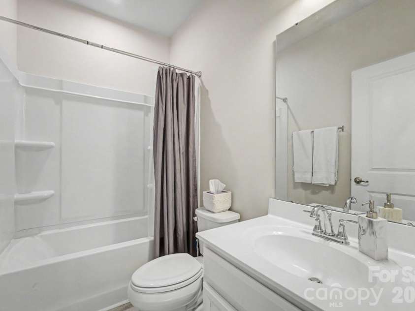 2105 Autumn Olive Lane, Matthews, NC 28104.  MLS# CAR4352199, YatesRealty ID 20121. 