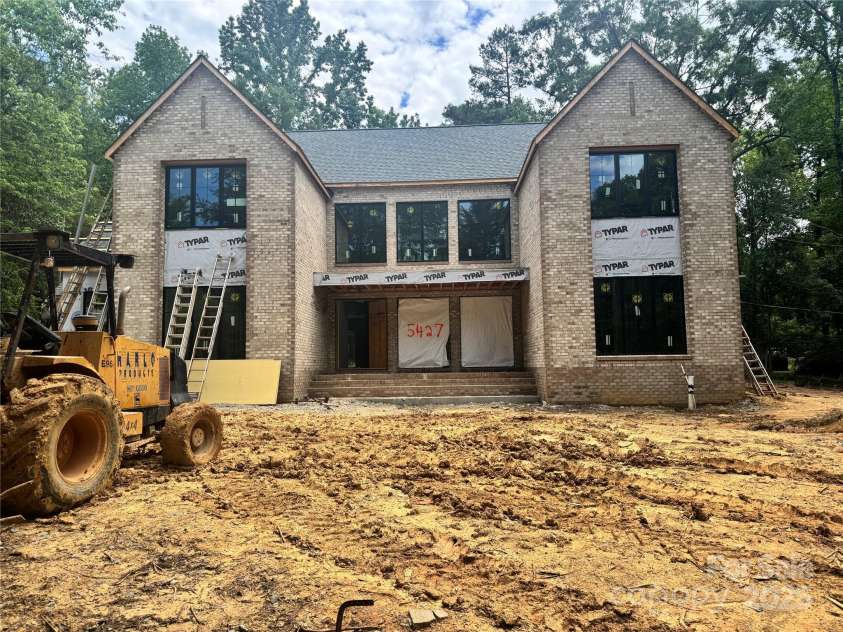 5427 Addison Drive, Charlotte, NC 28211.  MLS# CAR4258446, YatesRealty ID 20122. 
