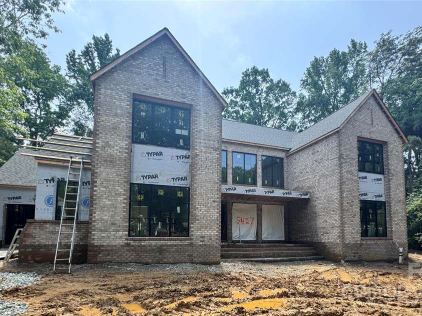 5427 Addison Drive, Charlotte, NC 28211.  MLS# CAR4258446, YatesRealty ID 20122. 