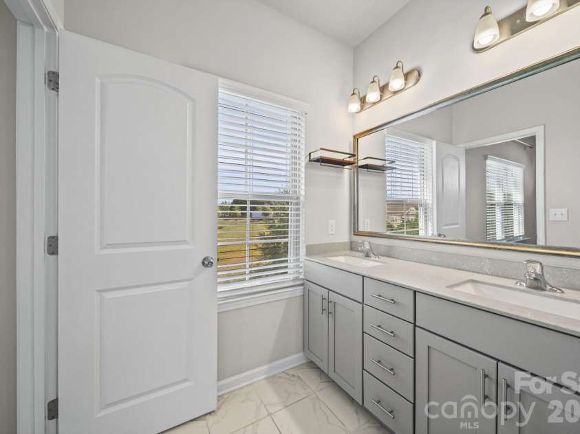 928 Bexton Street, Charlotte, NC 28273.  MLS# CAR4370934, YatesRealty ID 20122. 