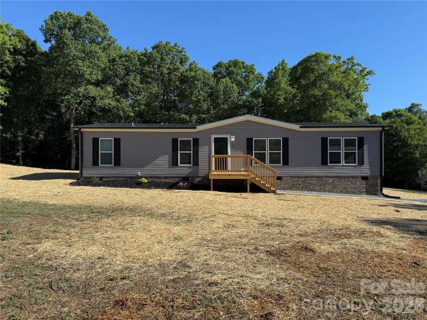 117 Harvick Lane, Lexington, NC 27292.  MLS# CAR4379833, YatesRealty ID 20123. 