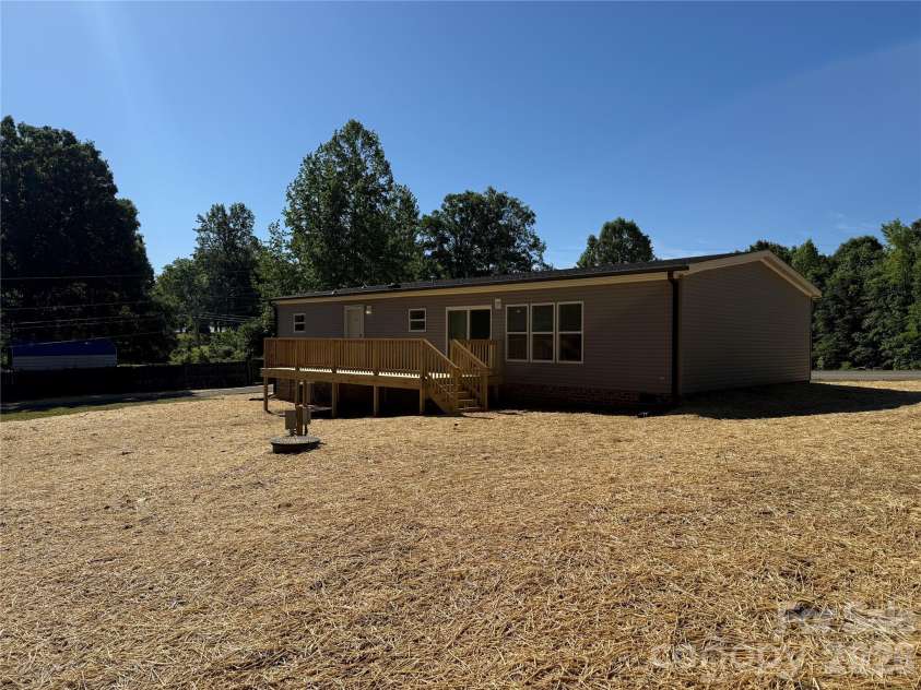 117 Harvick Lane, Lexington, NC 27292.  MLS# CAR4379833, YatesRealty ID 20123. 