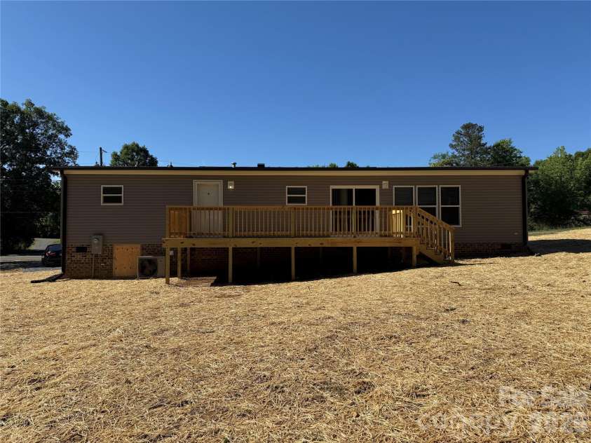 117 Harvick Lane, Lexington, NC 27292.  MLS# CAR4379833, YatesRealty ID 20123. 