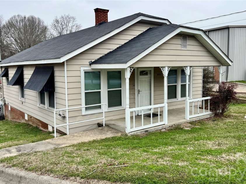 2001 Lane Street, Kannapolis, NC 28083.  MLS# CAR4353328, YatesRealty ID 20124. 