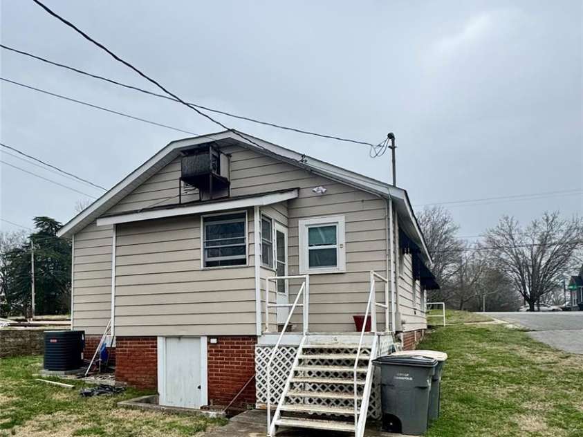 2001 Lane Street, Kannapolis, NC 28083.  MLS# CAR4353328, YatesRealty ID 20124. 