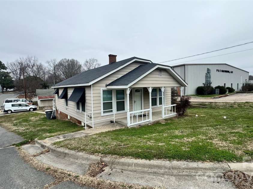 2001 Lane Street, Kannapolis, NC 28083.  MLS# CAR4353328, YatesRealty ID 20124. 