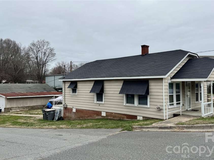 2001 Lane Street, Kannapolis, NC 28083.  MLS# CAR4353328, YatesRealty ID 20124. 