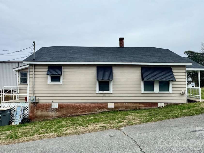 2001 Lane Street, Kannapolis, NC 28083.  MLS# CAR4353328, YatesRealty ID 20124. 