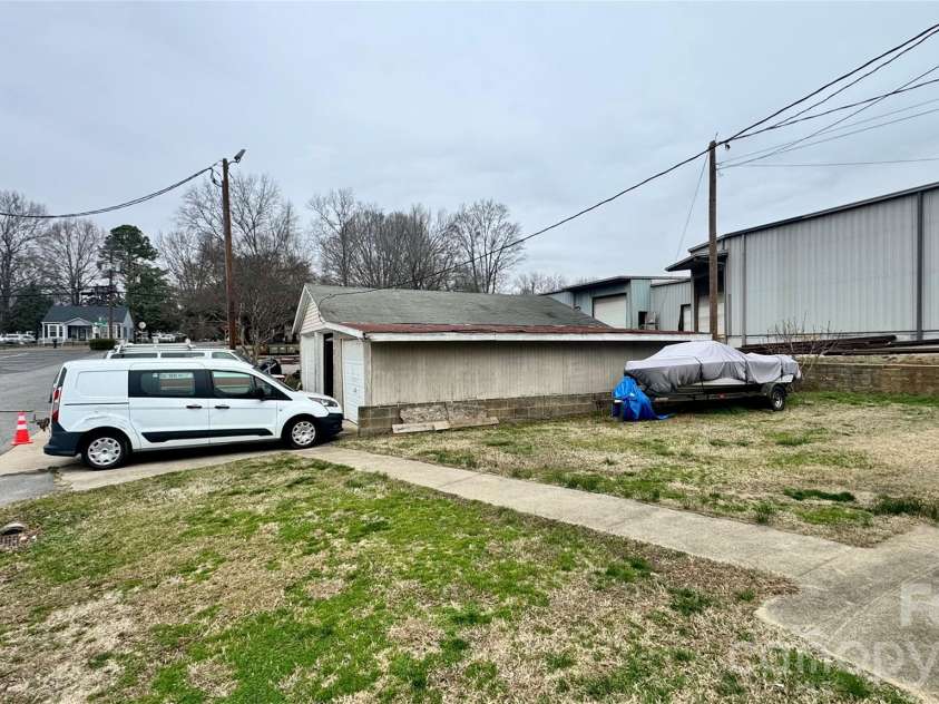 2001 Lane Street, Kannapolis, NC 28083.  MLS# CAR4353328, YatesRealty ID 20124. 