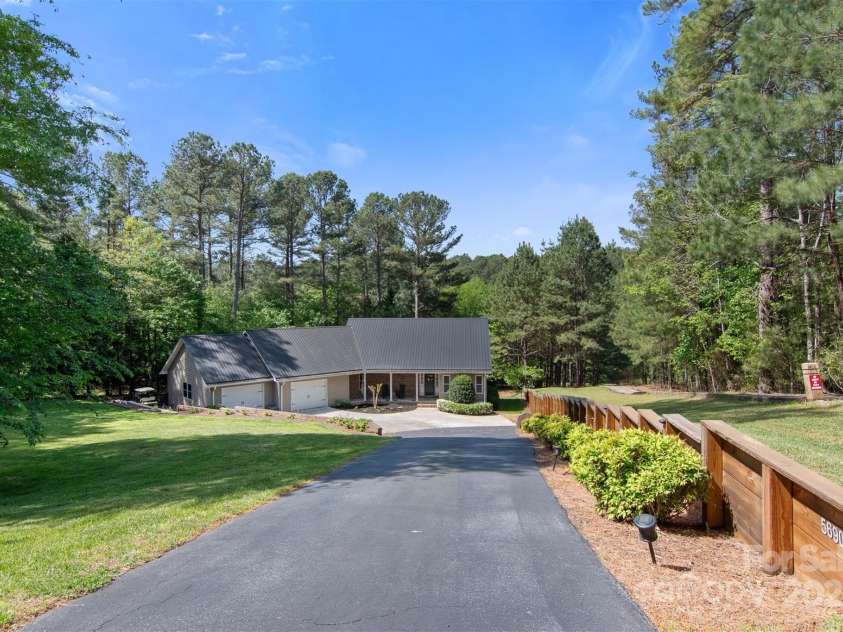 5690 Anchor Drive, Granite Falls, NC 28630.  MLS# CAR4252807, YatesRealty ID 20124. Beautifully updated 3 bed 2.5 bath home with full finished basement.