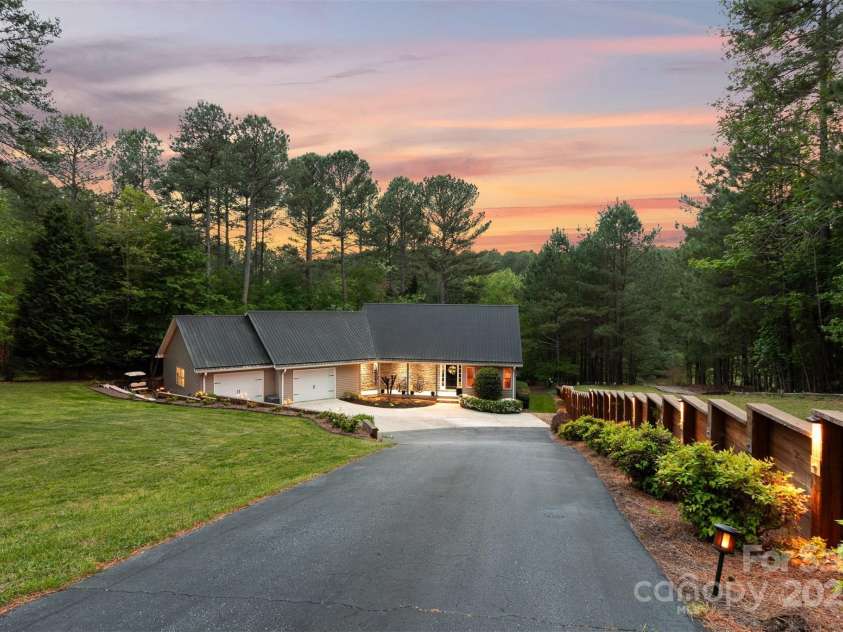 5690 Anchor Drive, Granite Falls, NC 28630.  MLS# CAR4252807, YatesRealty ID 20124. Cul de sac private location.