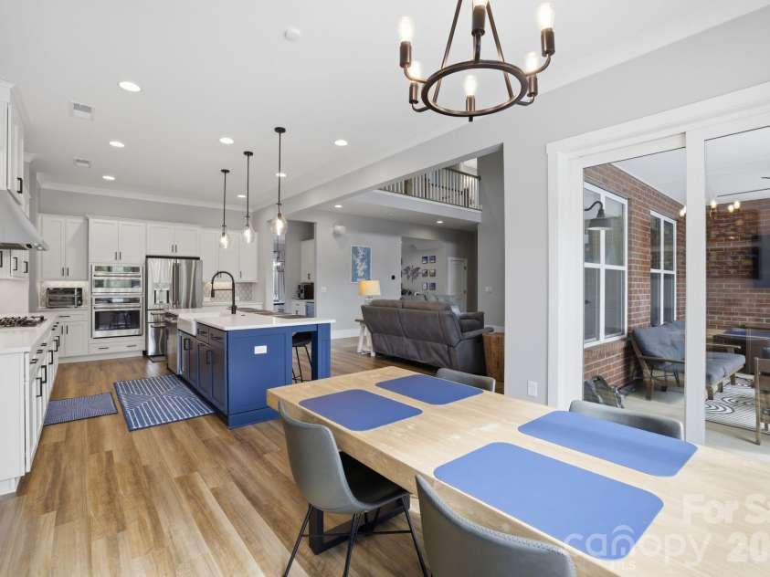 18526 Doves Crest Road, Cornelius, NC 28031.  MLS# CAR4364782, YatesRealty ID 20125. Breakfast Area