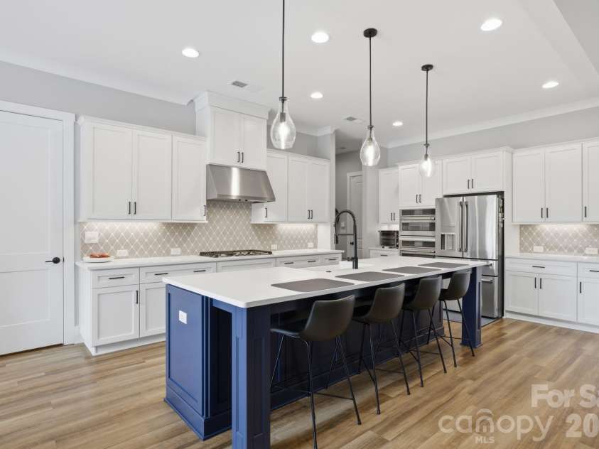18526 Doves Crest Road, Cornelius, NC 28031.  MLS# CAR4364782, YatesRealty ID 20125. Kitchen