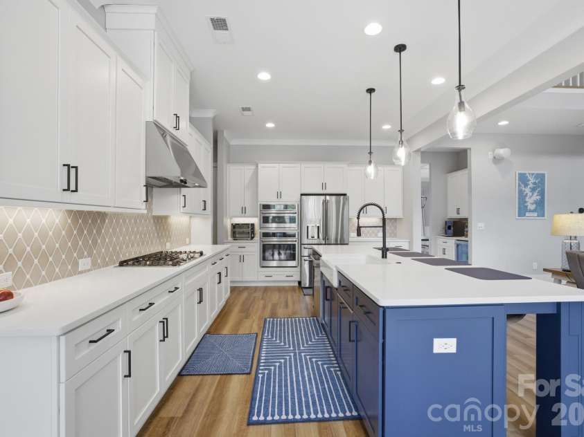 18526 Doves Crest Road, Cornelius, NC 28031.  MLS# CAR4364782, YatesRealty ID 20125. Kitchen