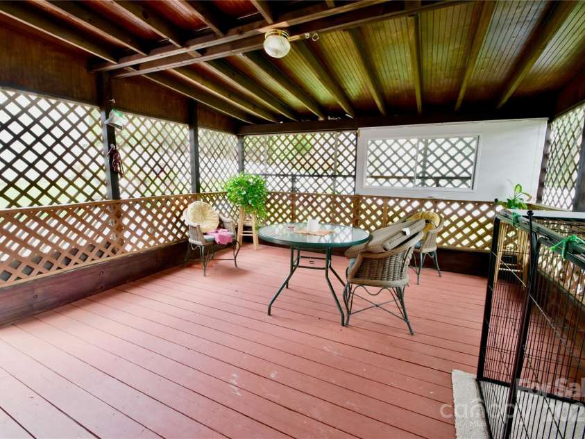 2008 Bantry Lane, Charlotte, NC 28262.  MLS# CAR4270795, YatesRealty ID 20125. 