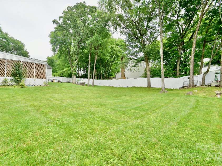 2008 Bantry Lane, Charlotte, NC 28262.  MLS# CAR4270795, YatesRealty ID 20125. 