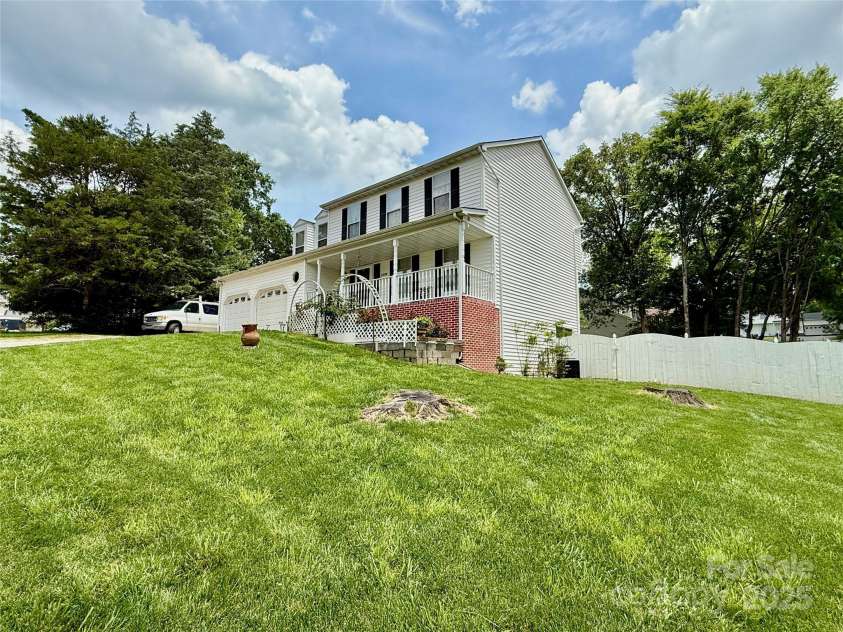 2008 Bantry Lane, Charlotte, NC 28262.  MLS# CAR4270795, YatesRealty ID 20125. 