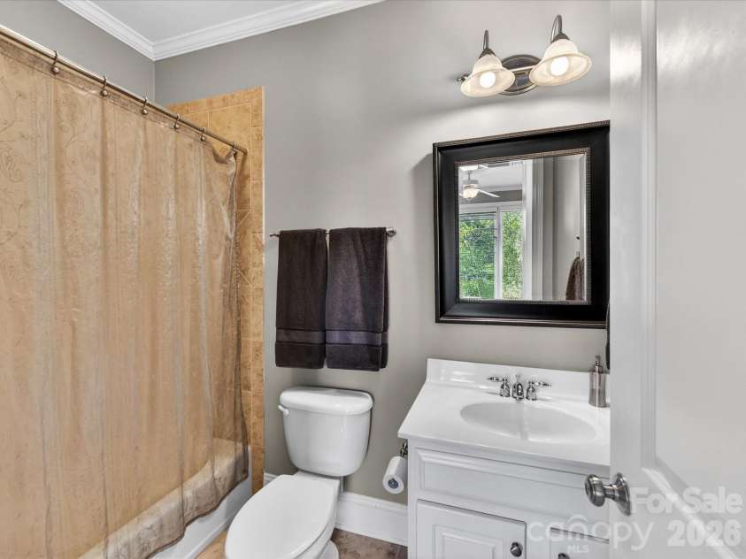 404 Three Greens Drive, Huntersville, NC 28078.  MLS# CAR4369086, YatesRealty ID 20127. 