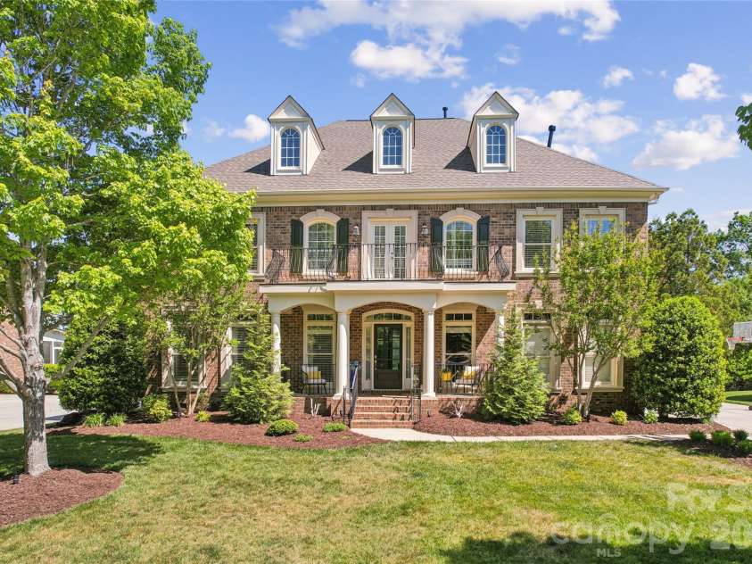 404 Three Greens Drive, Huntersville, NC 28078.  MLS# CAR4369086, YatesRealty ID 20127. 