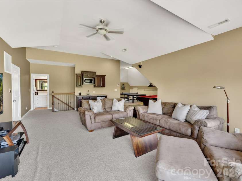 404 Three Greens Drive, Huntersville, NC 28078.  MLS# CAR4369086, YatesRealty ID 20127. 