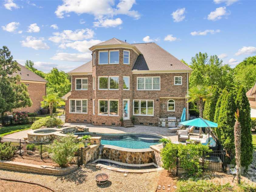 404 Three Greens Drive, Huntersville, NC 28078.  MLS# CAR4369086, YatesRealty ID 20127. 