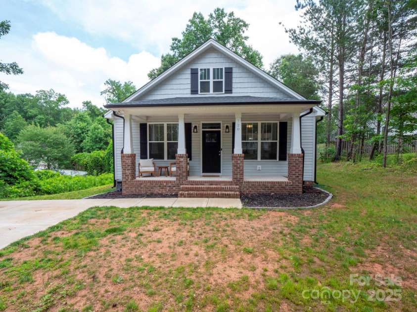 720 4th Street, Stanley, NC 28164.  MLS# CAR4271669, YatesRealty ID 20127. 
