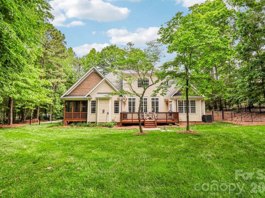 4006 Waxhaw Crossing Drive, Waxhaw, NC 28173.  MLS# CAR4376713, YatesRealty ID 20128. 