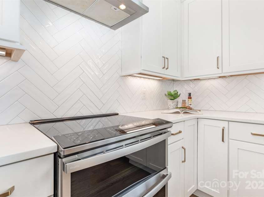 2523 Irwin Stream Road, Charlotte, NC 28208.  MLS# CAR4271424, YatesRealty ID 20129. 