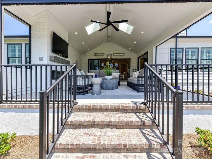 8115 Farm Crossing Lane, Huntersville, NC 28078.  MLS# CAR4188374, YatesRealty ID 2013. 