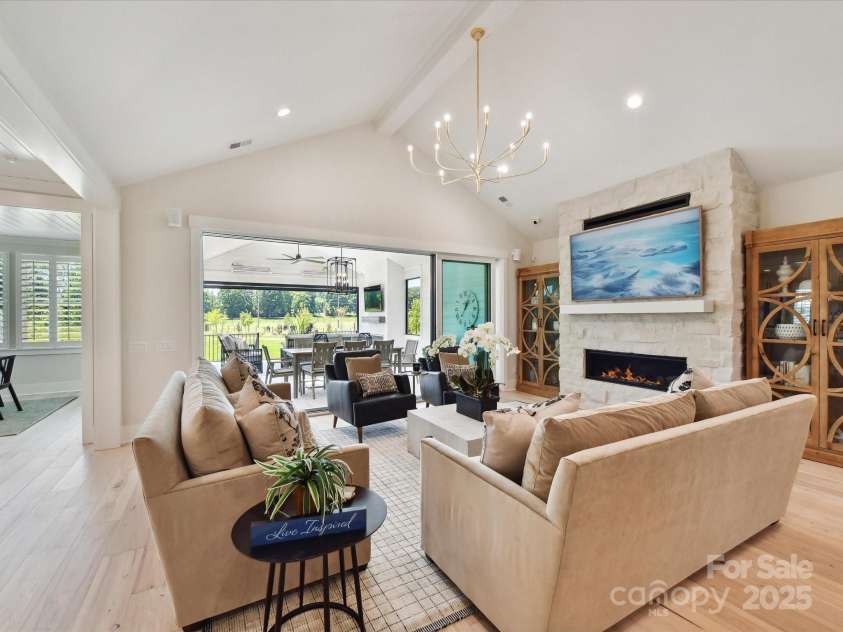 8115 Farm Crossing Lane, Huntersville, NC 28078.  MLS# CAR4188374, YatesRealty ID 2013. 