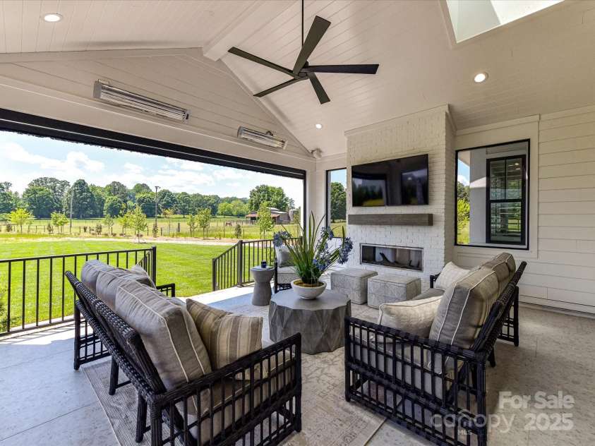 8115 Farm Crossing Lane, Huntersville, NC 28078.  MLS# CAR4188374, YatesRealty ID 2013. 