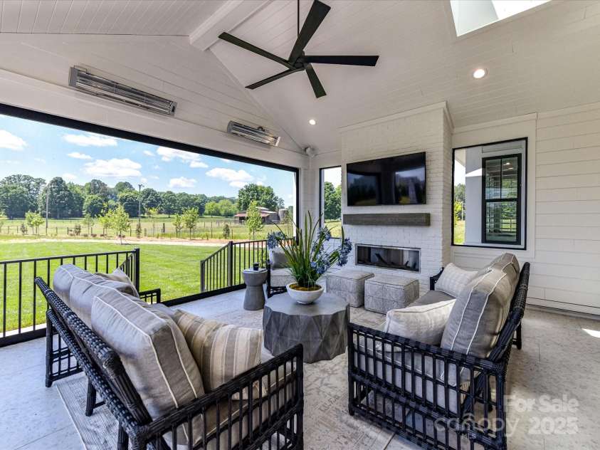 8115 Farm Crossing Lane, Huntersville, NC 28078.  MLS# CAR4188374, YatesRealty ID 2013. 