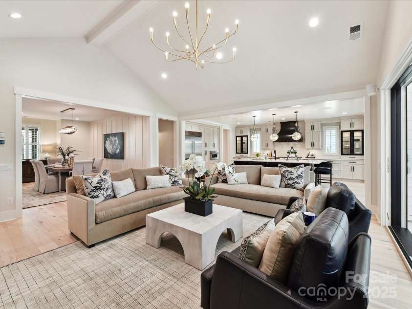 8115 Farm Crossing Lane, Huntersville, NC 28078.  MLS# CAR4188374, YatesRealty ID 2013. Sample Picture: Great Room