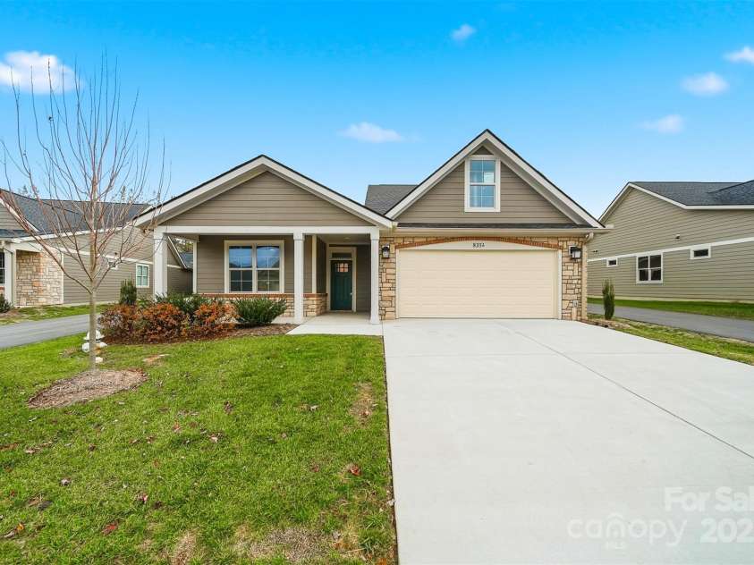 835A Wynnshire Drive, Hickory, NC 28601.  MLS# CAR4328699, YatesRealty ID 2013. 