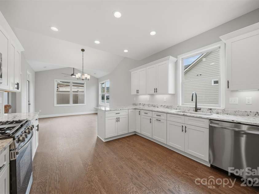 835A Wynnshire Drive, Hickory, NC 28601.  MLS# CAR4328699, YatesRealty ID 2013. 