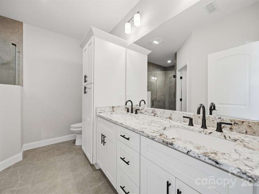 835A Wynnshire Drive, Hickory, NC 28601.  MLS# CAR4328699, YatesRealty ID 2013. 