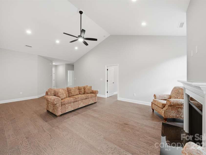 835A Wynnshire Drive, Hickory, NC 28601.  MLS# CAR4328699, YatesRealty ID 2013. 
