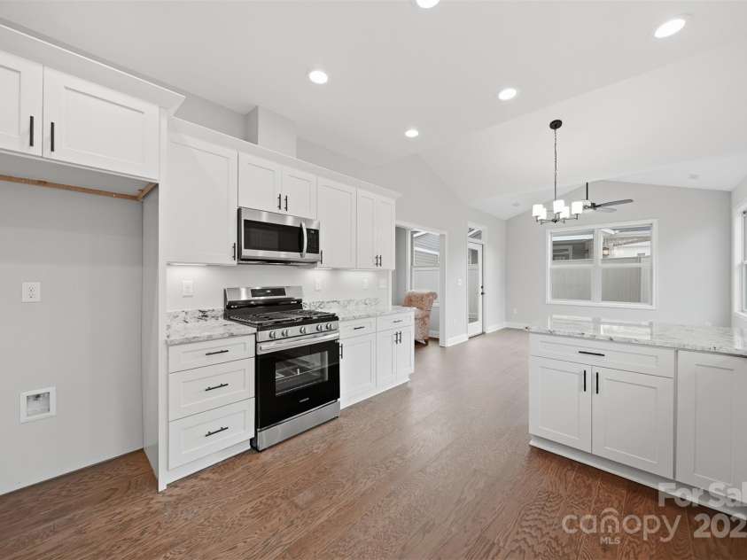 835A Wynnshire Drive, Hickory, NC 28601.  MLS# CAR4328699, YatesRealty ID 2013. 