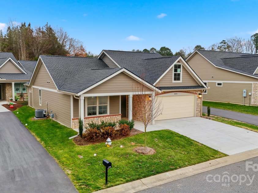 835A Wynnshire Drive, Hickory, NC 28601.  MLS# CAR4328699, YatesRealty ID 2013. 
