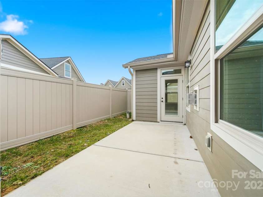 835A Wynnshire Drive, Hickory, NC 28601.  MLS# CAR4328699, YatesRealty ID 2013. 