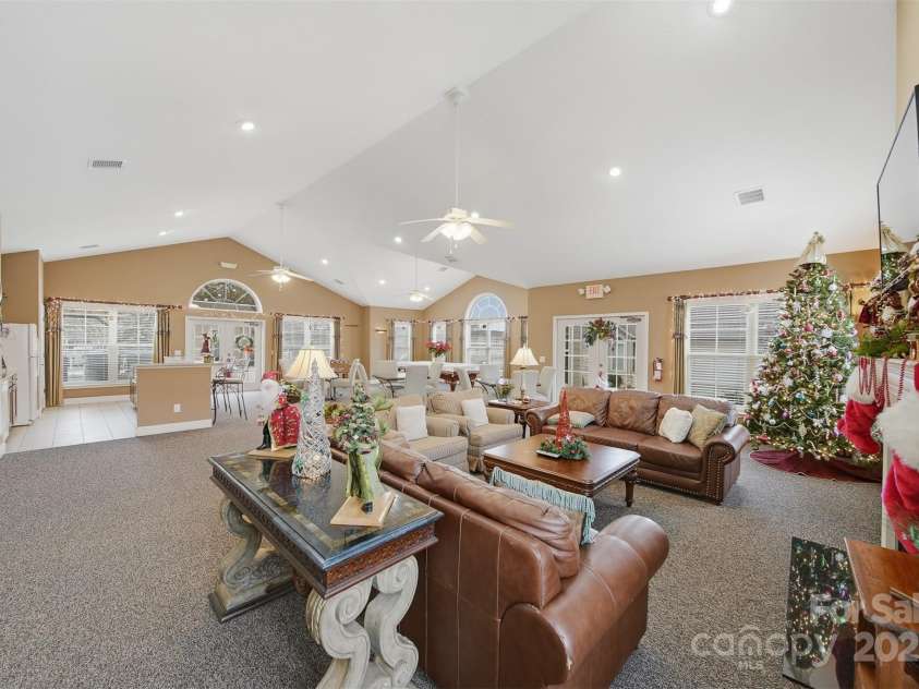 835A Wynnshire Drive, Hickory, NC 28601.  MLS# CAR4328699, YatesRealty ID 2013. 