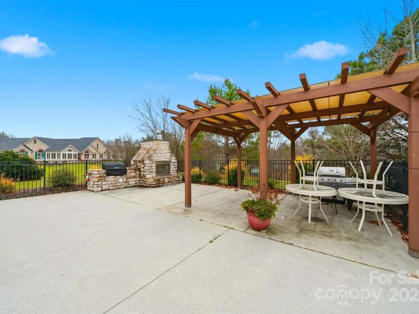 835A Wynnshire Drive, Hickory, NC 28601.  MLS# CAR4328699, YatesRealty ID 2013. 