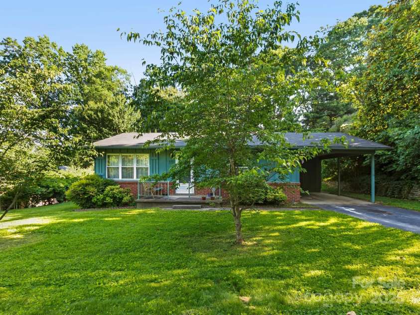 18 Talmadge Court, Asheville, NC 28806.  MLS# CAR4217144, YatesRealty ID 20130. 