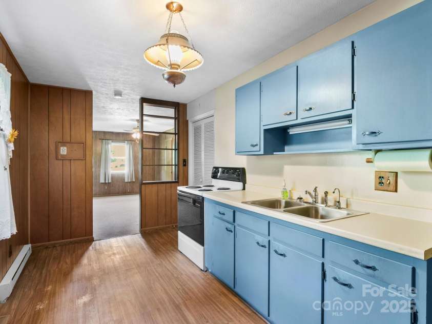 18 Talmadge Court, Asheville, NC 28806.  MLS# CAR4217144, YatesRealty ID 20130. 