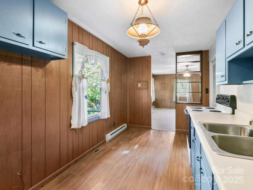 18 Talmadge Court, Asheville, NC 28806.  MLS# CAR4217144, YatesRealty ID 20130. 