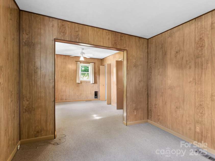 18 Talmadge Court, Asheville, NC 28806.  MLS# CAR4217144, YatesRealty ID 20130. 