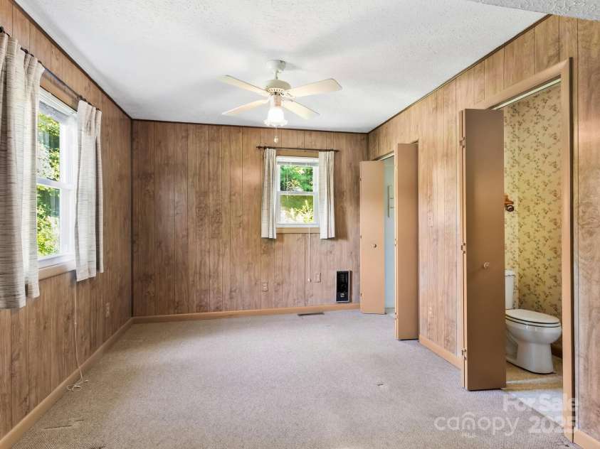 18 Talmadge Court, Asheville, NC 28806.  MLS# CAR4217144, YatesRealty ID 20130. 