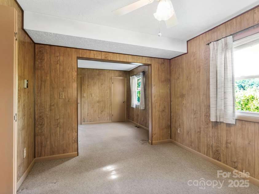 18 Talmadge Court, Asheville, NC 28806.  MLS# CAR4217144, YatesRealty ID 20130. 