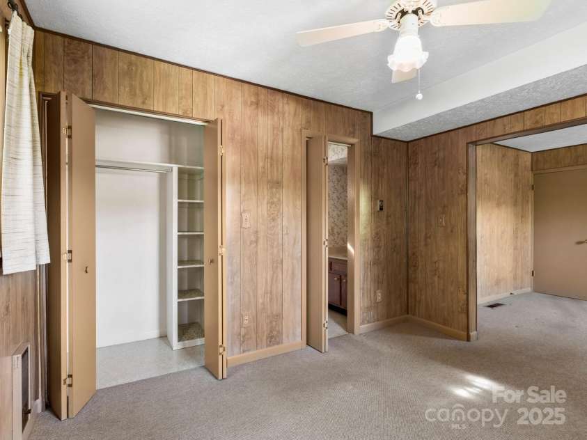18 Talmadge Court, Asheville, NC 28806.  MLS# CAR4217144, YatesRealty ID 20130. 